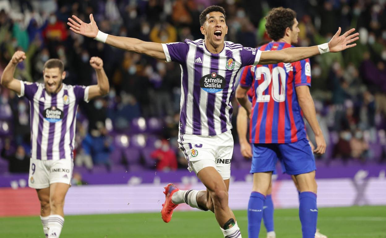 Jawad El Jamiq celebra el gol logrado ante el Eibar. 