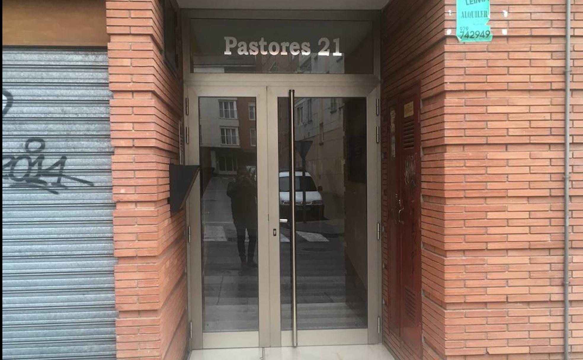 Portal de la calle Los Pastores en el que fue hallado el esqueleto. 