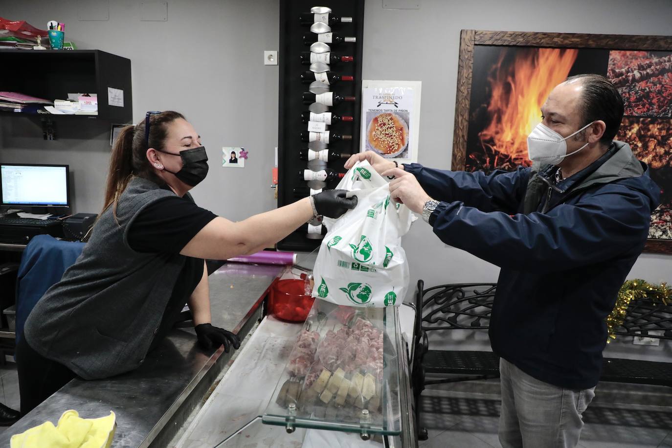 Algunos vallisoletanos han apostado por encargar la comida para el día de Navidad. 