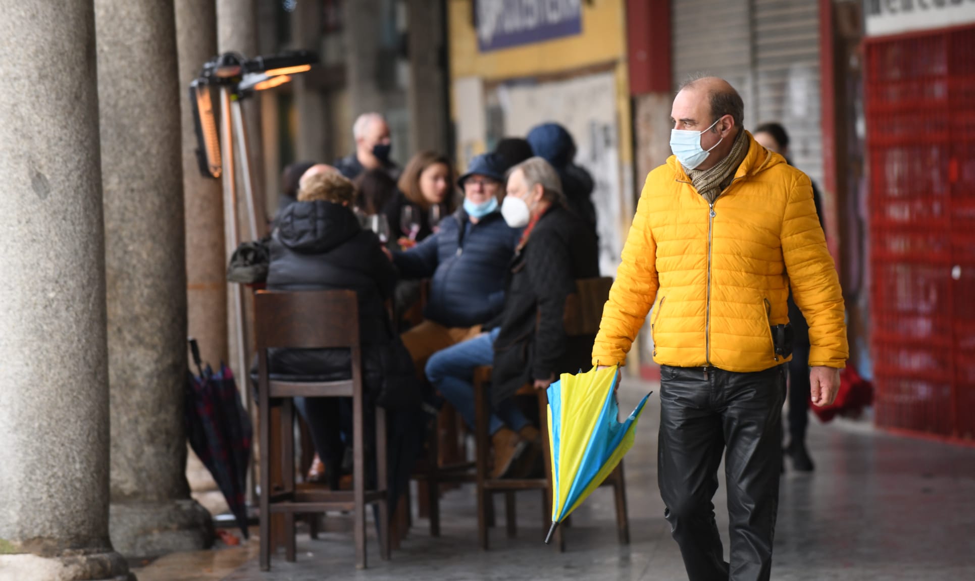 Algunos vallisoletanos se han animado a celebrar en las terrazas el día de Navidad. 