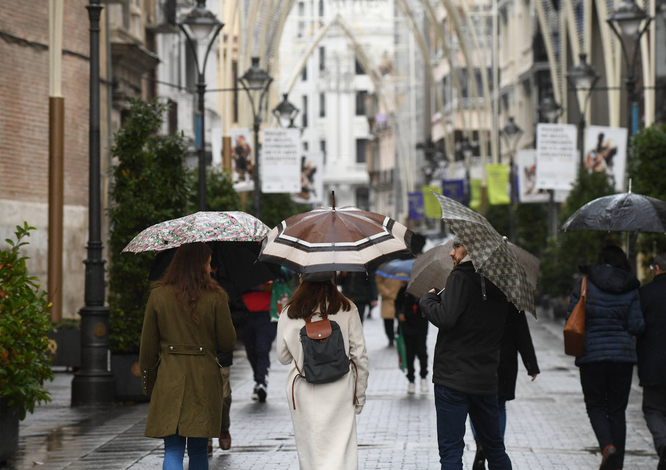Fotos: La lluvia desluce el ambiente navideño en Valladolid