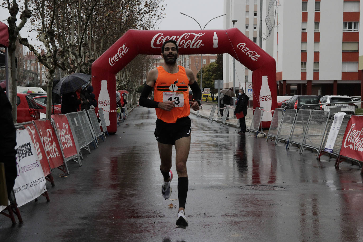Fotos: Carrera del Pavo participativa y pasada por agua en Laguna de Duero