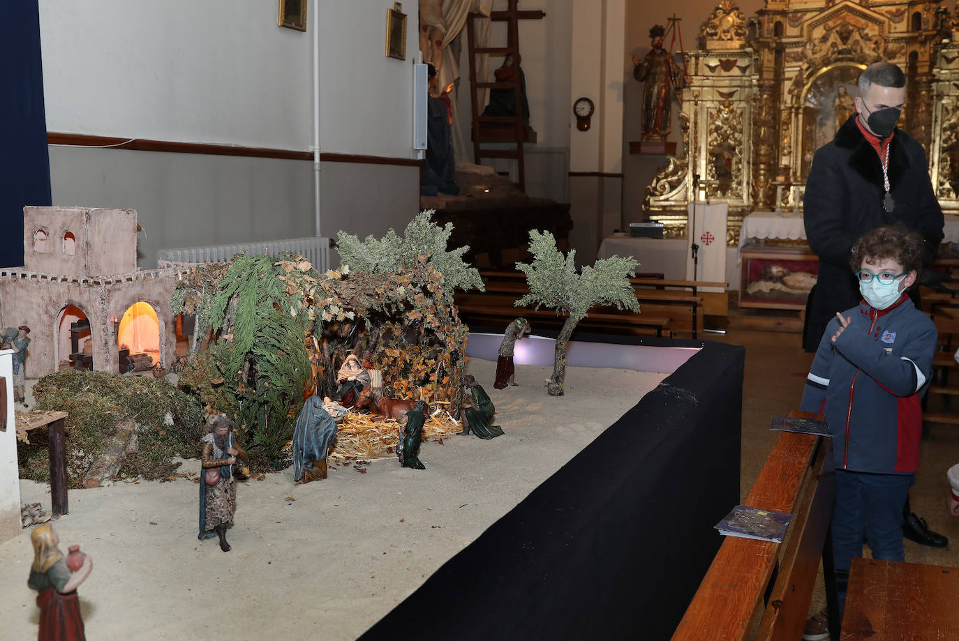 Fotos: El montaje del Santo Sepulcro en Palencia