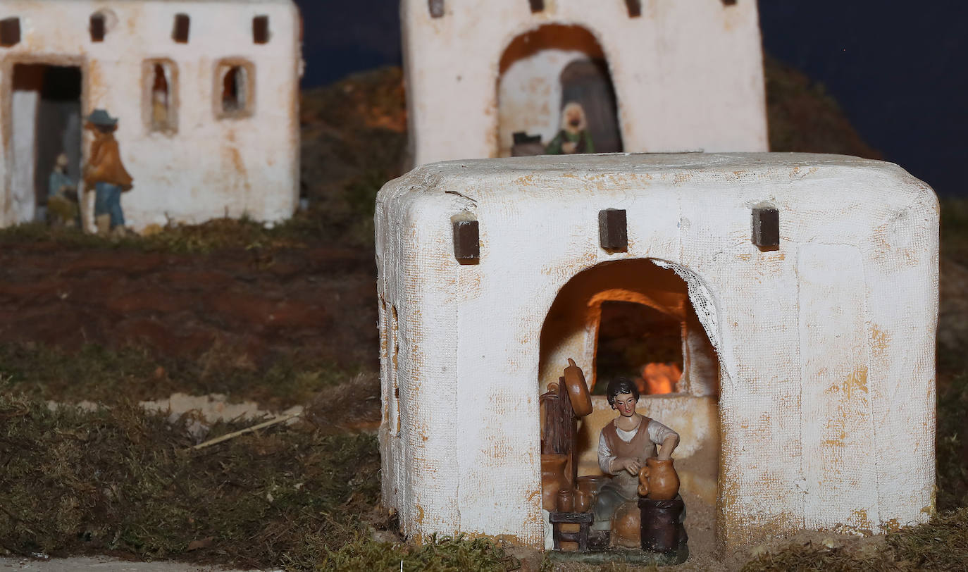 Fotos: El montaje del Santo Sepulcro en Palencia