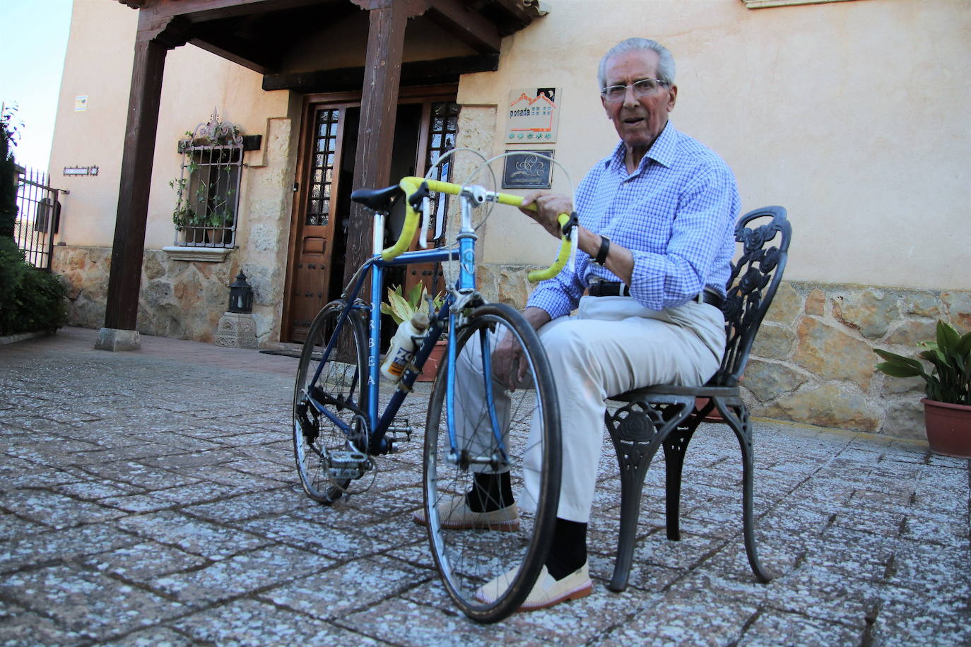 El legendario ciclista toledano Francisco Martín Bahamontes reside en Villanueva de San Mancio con 93 años.