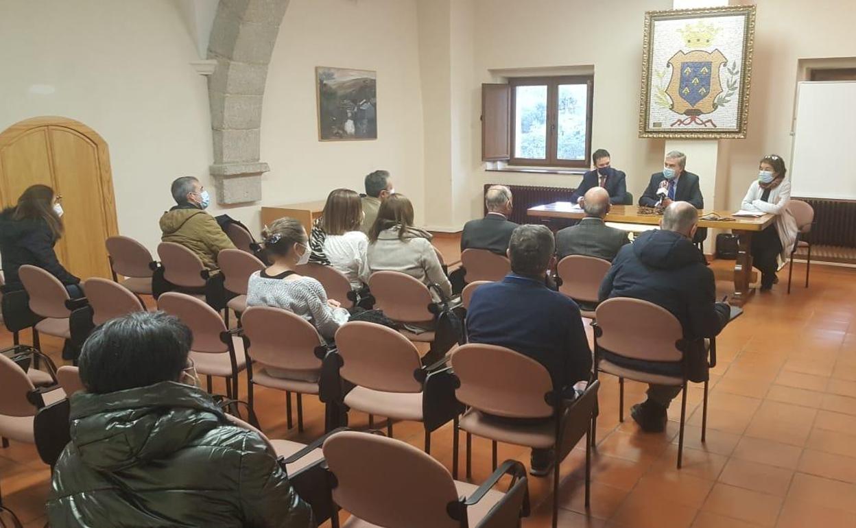 Acto de presentación del balance de las novena edición del programa de ayudas escolares. 