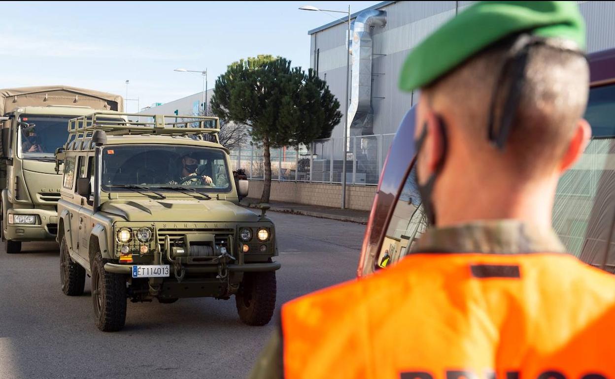 Despliegue militar en Canarias hace aproximadamente un año para llevar a las islas las primeras vacunas. 