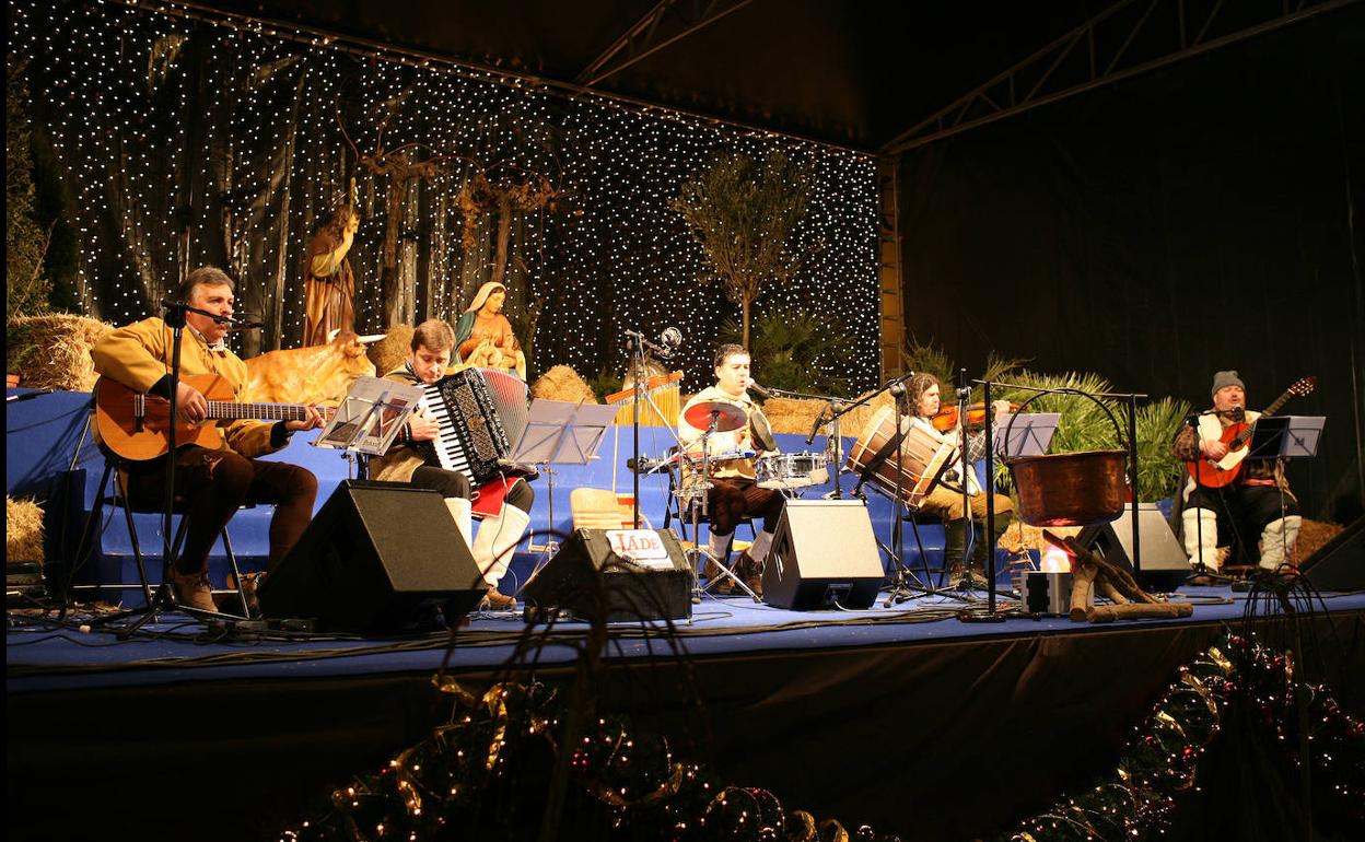 El grupo Tahona, durante un concierto de 'A la lumbre del portal'. 