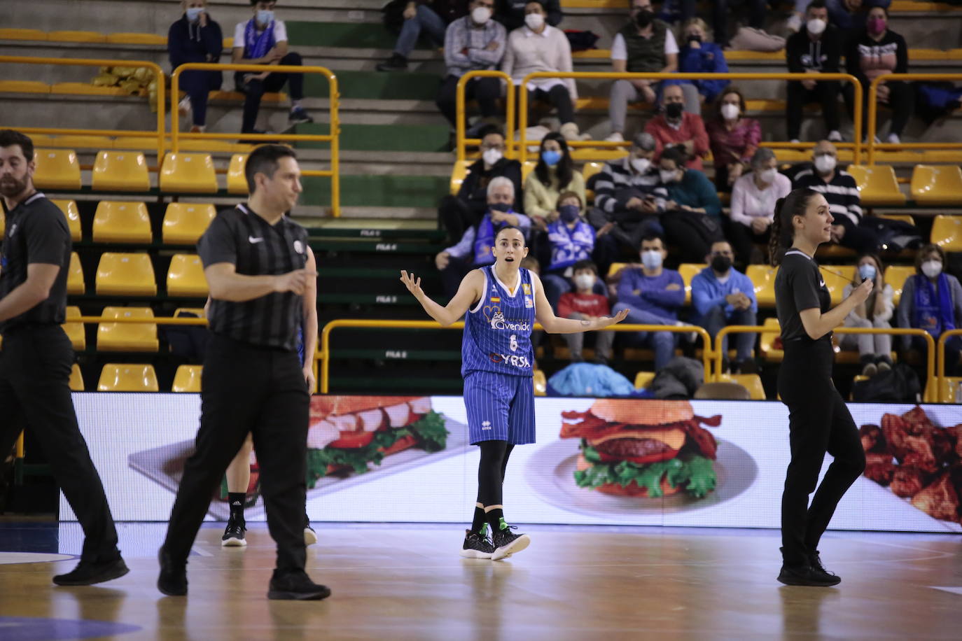 Imagen principal - El CB Avenida se va líder en solitario al 2022 (85-62)