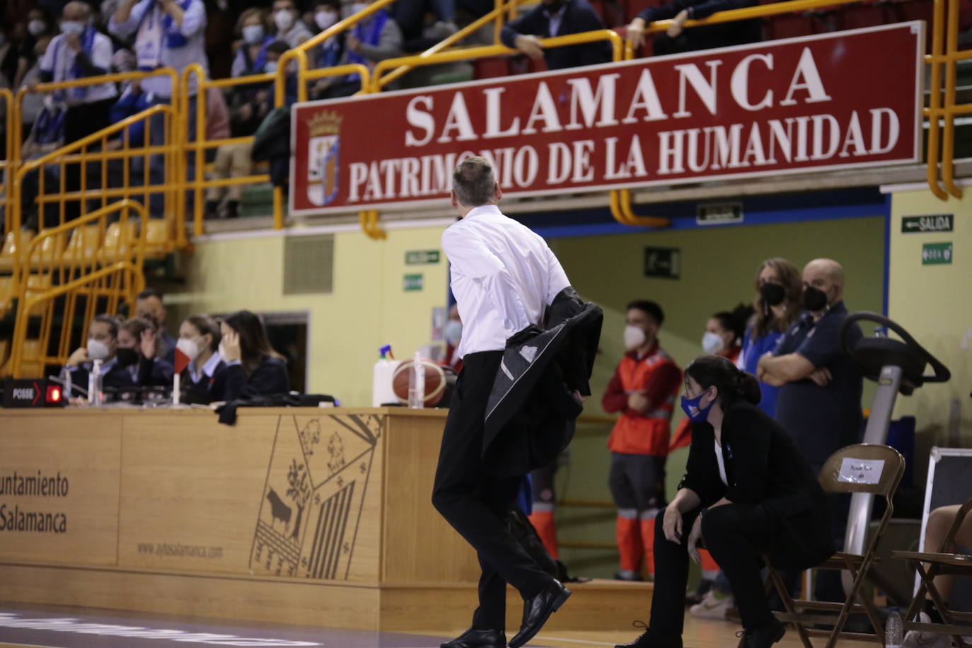 Imagen secundaria 1 - El CB Avenida se va líder en solitario al 2022 (85-62)