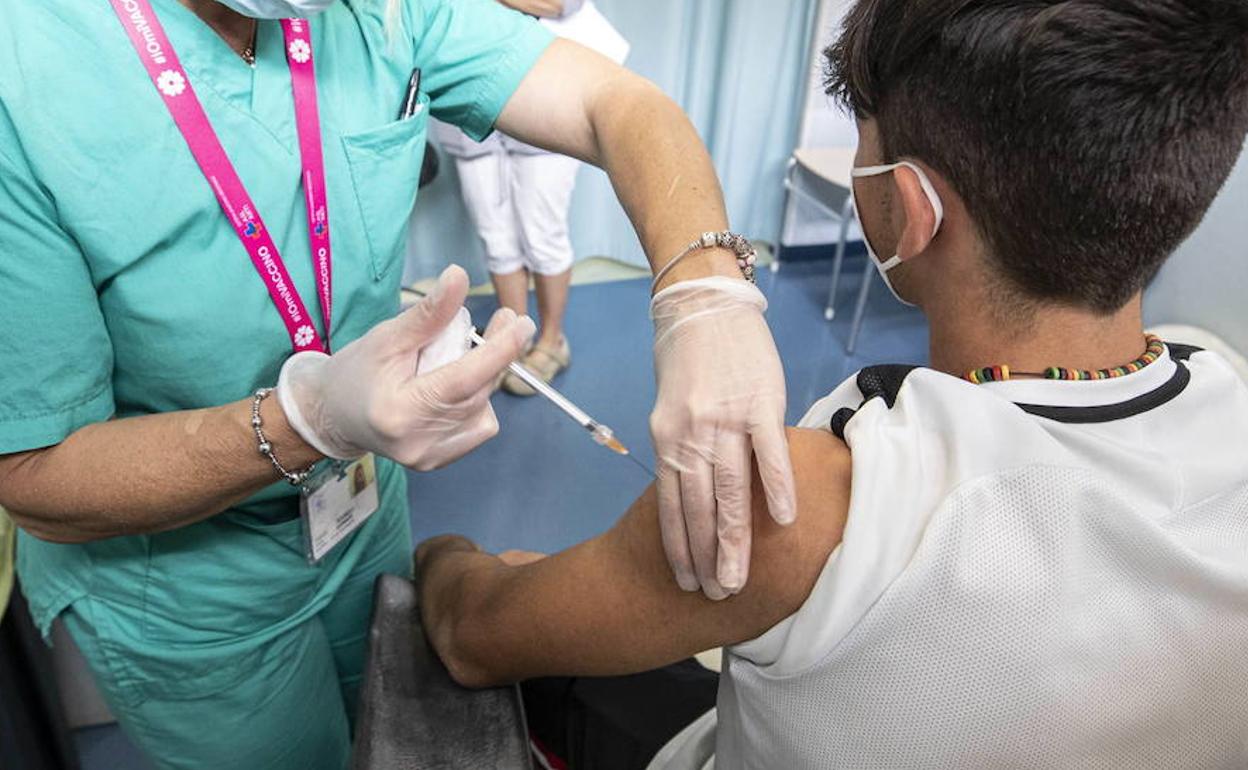 Vacunación de un menor de edad.