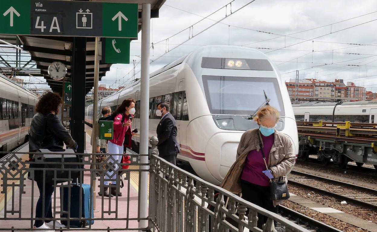 La estación de tren de Campo Grande, en Valladolid, prácticamente vacía durante el estado de alarma.