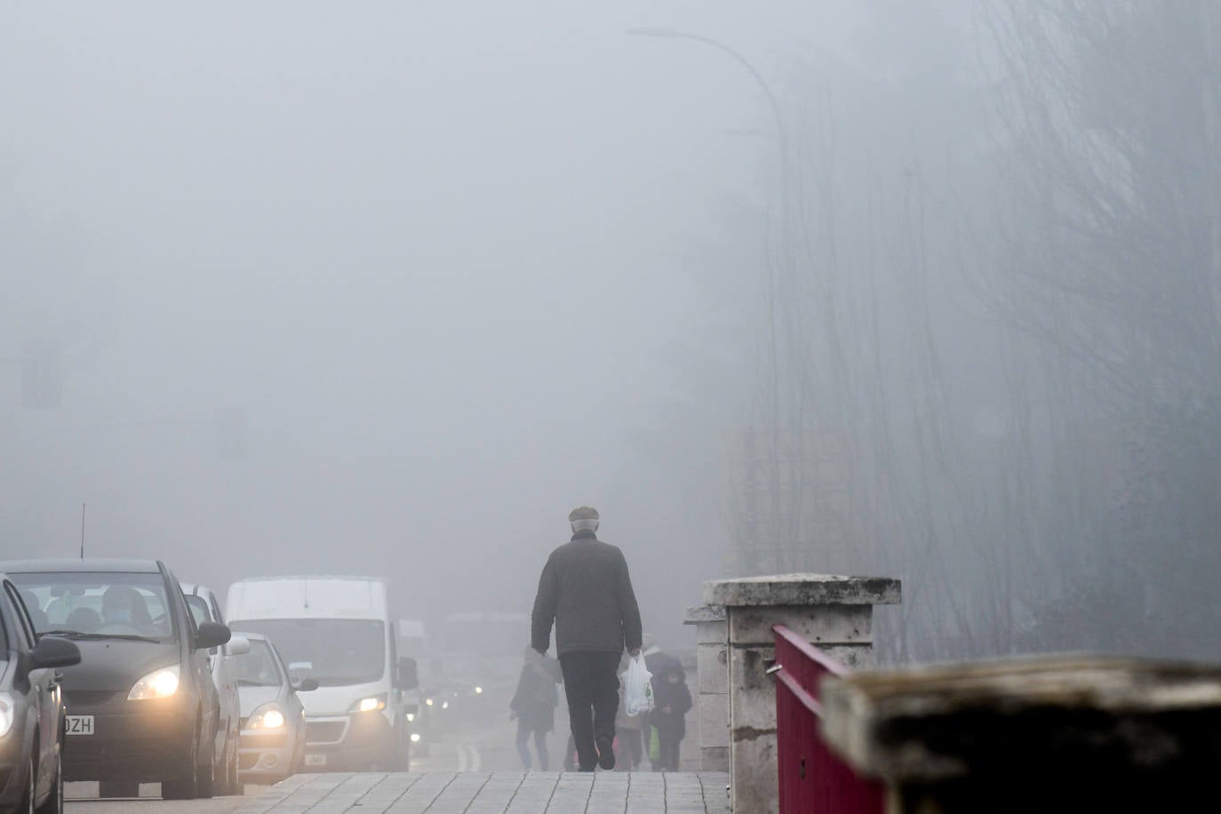 Fotos: La ciudad de Valladolid despede el año con niebla