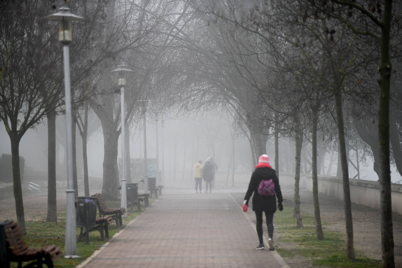 Fotos: La ciudad de Valladolid despede el año con niebla