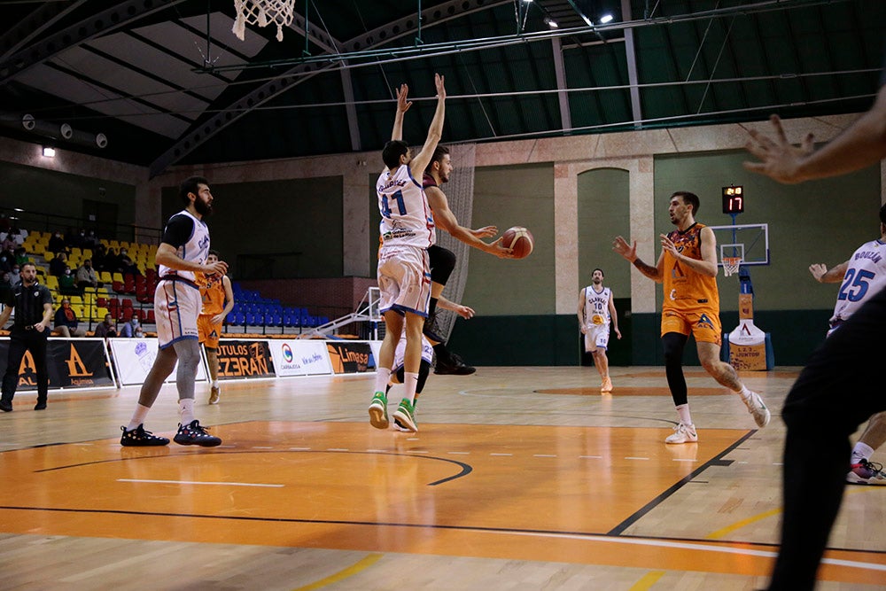 El colista Aquimisa vuelve a tirar otro partido que tenía 'ganado' en el ultimo cuarto (74-77)