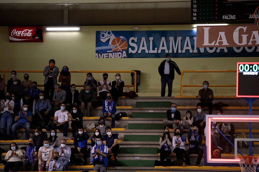 Las fechas festivas y la situación sanitaria dieron lugar a un Würzburg con muchos huecos en las gradas para despedir el año con victoria