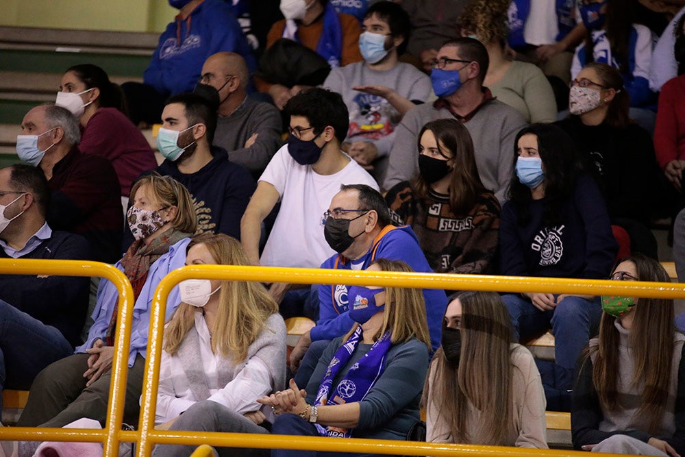 Las fechas festivas y la situación sanitaria dieron lugar a un Würzburg con muchos huecos en las gradas para despedir el año con victoria