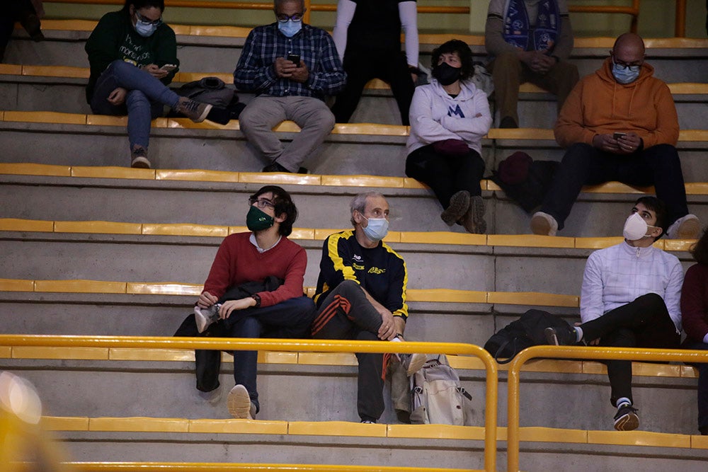 Las fechas festivas y la situación sanitaria dieron lugar a un Würzburg con muchos huecos en las gradas para despedir el año con victoria