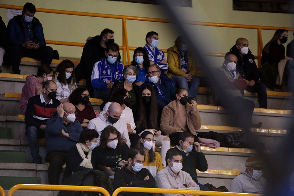 Las fechas festivas y la situación sanitaria dieron lugar a un Würzburg con muchos huecos en las gradas para despedir el año con victoria