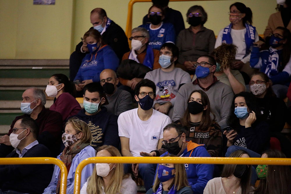 Las fechas festivas y la situación sanitaria dieron lugar a un Würzburg con muchos huecos en las gradas para despedir el año con victoria