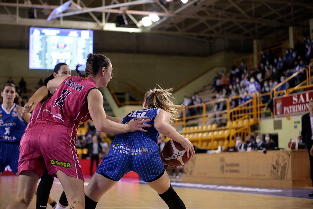 El CB Avenida se va líder en solitario al 2022 (85-62)