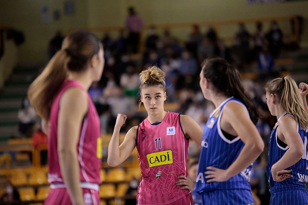 El CB Avenida se va líder en solitario al 2022 (85-62)