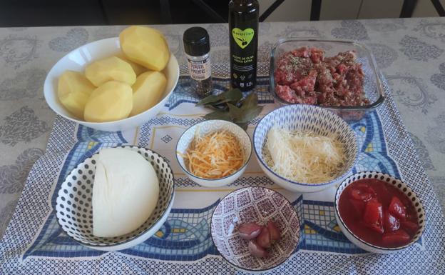 Imagen principal - Ingredientes y distintos pasos de la elaboración. 