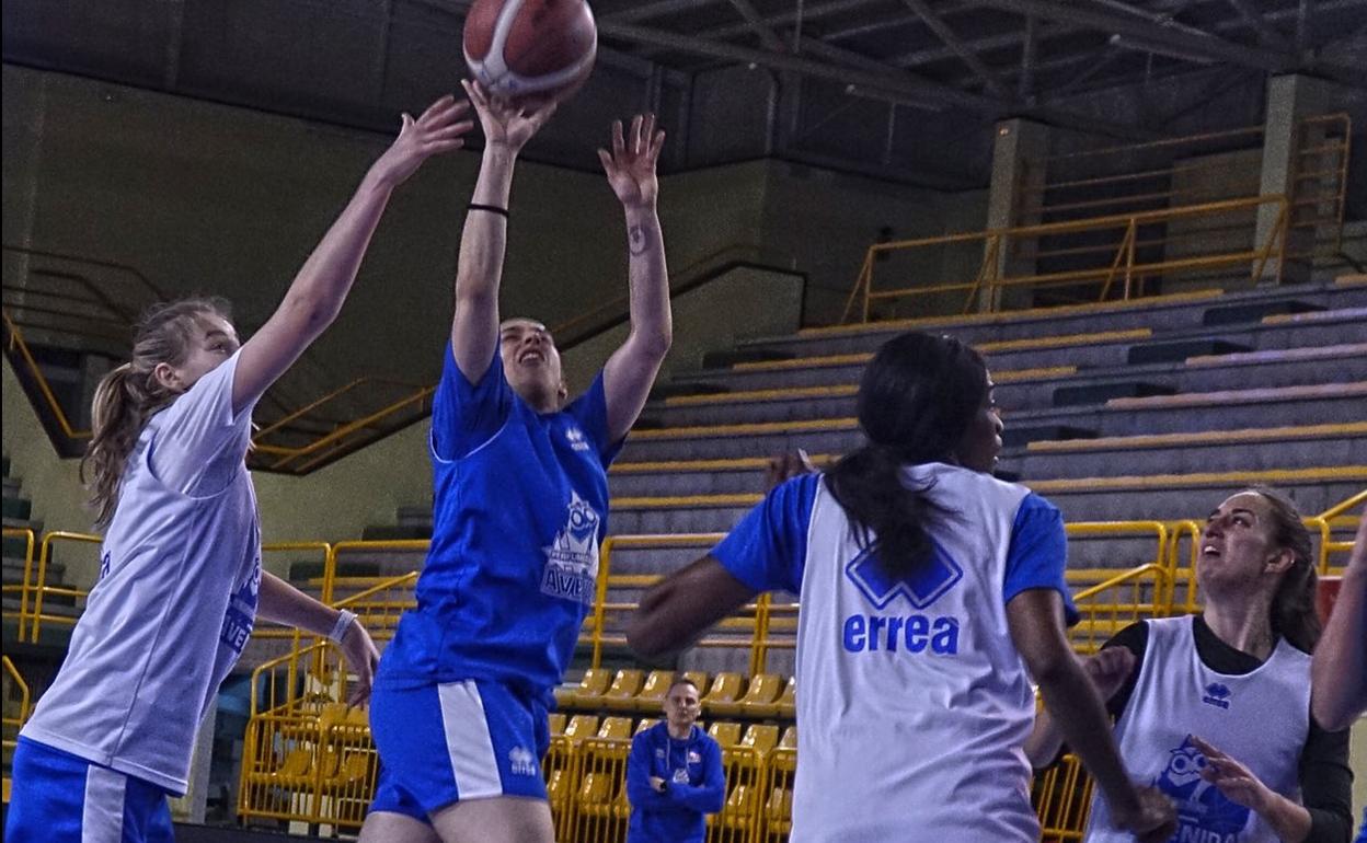 Varias jugadoras de Avenida durante un entrenamiento.
