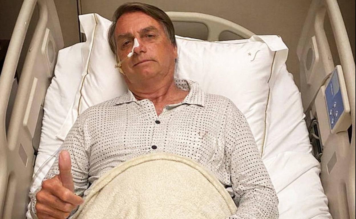 El presidente de Brasil, Jair Bolsonaro, en el hospital. 