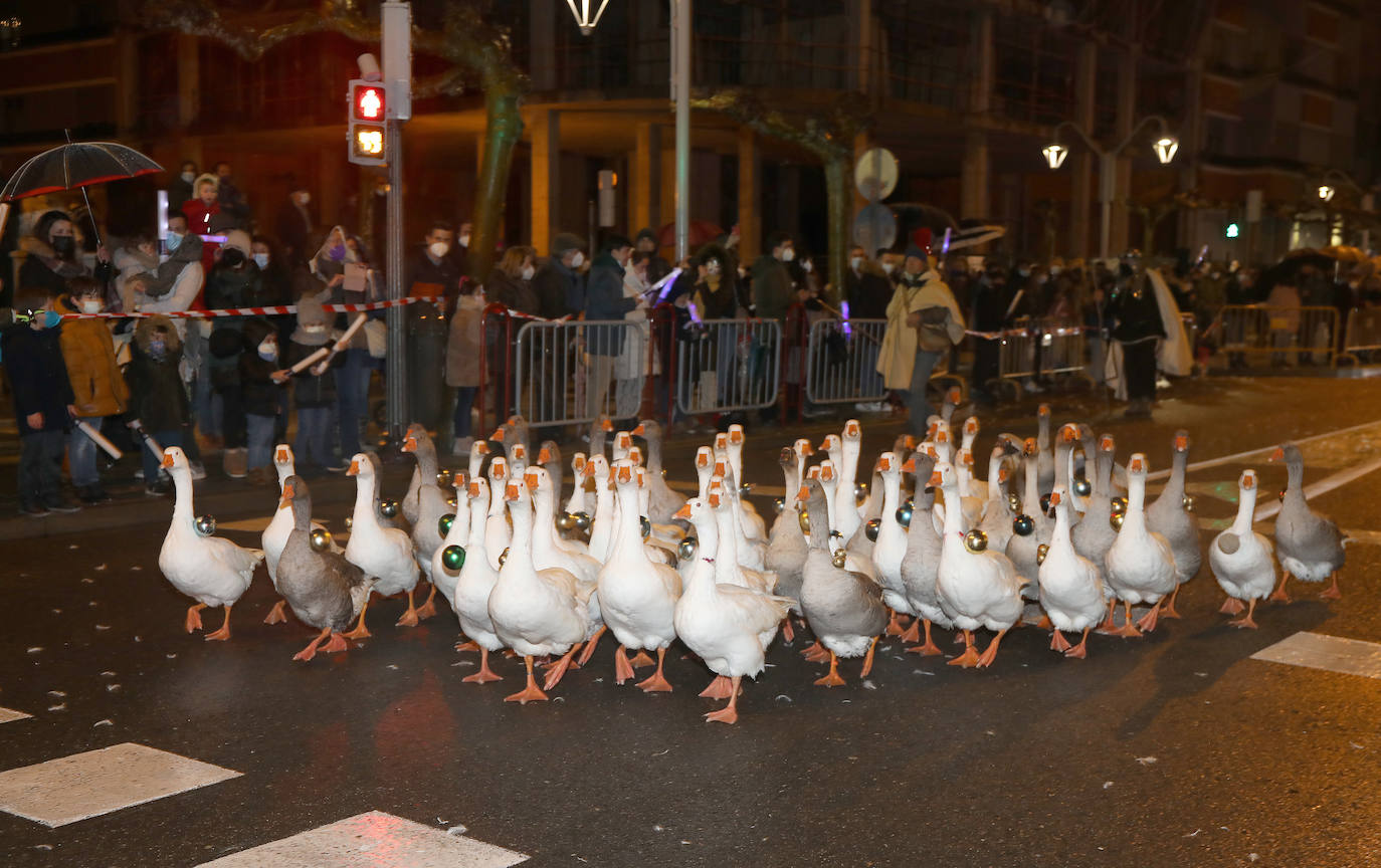 Los palentinos se echan a la calle para disfrutar de Sus Majestades.