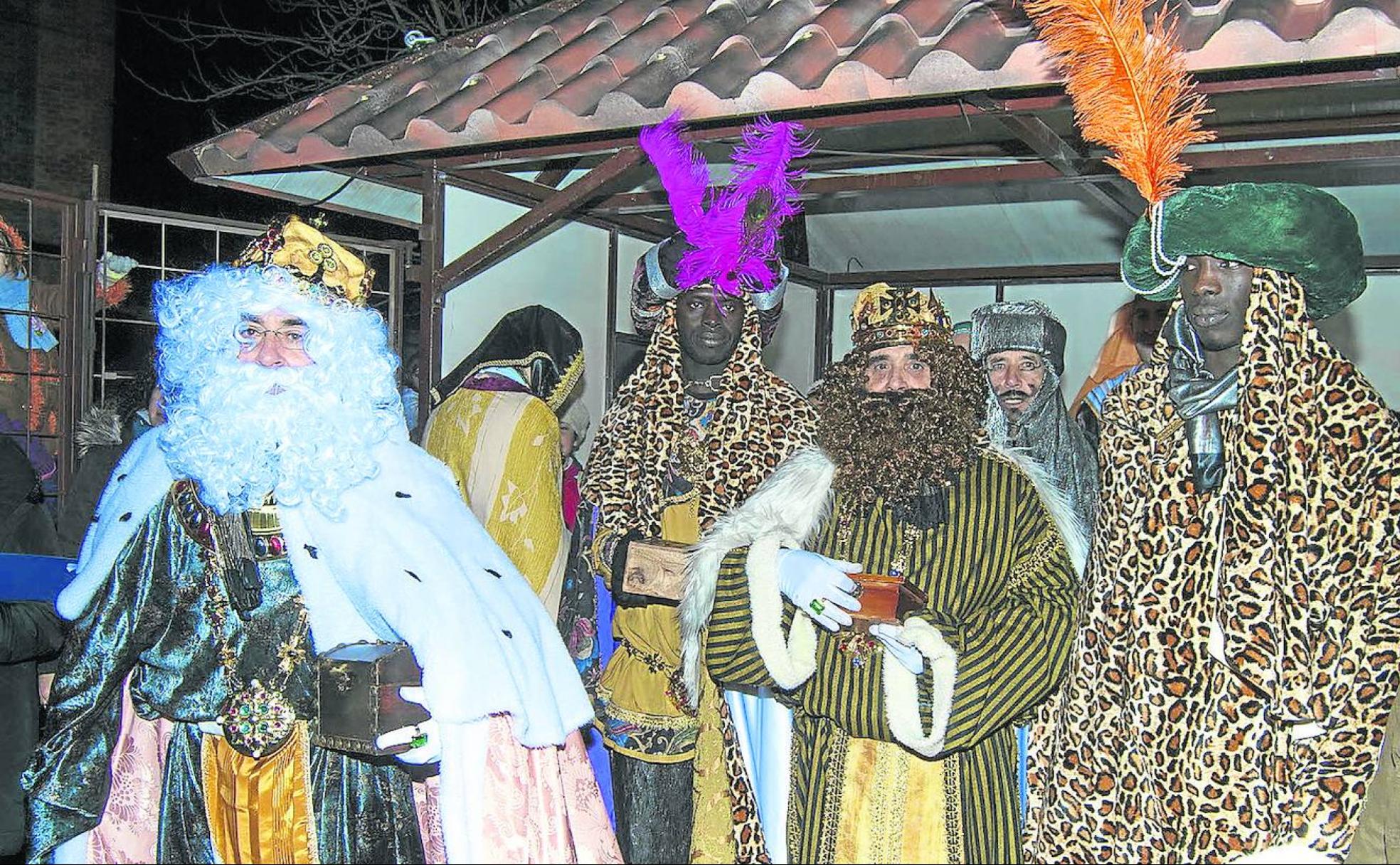 Los Reyes Magos visitan la localidad de Venta de Baños.