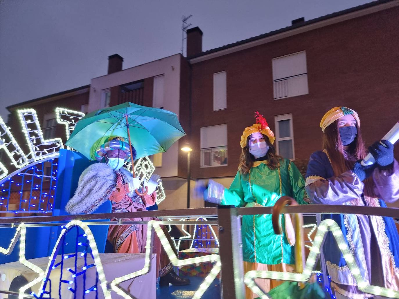 Fotos: Los Magos de Oriente iluminan Villamuriel