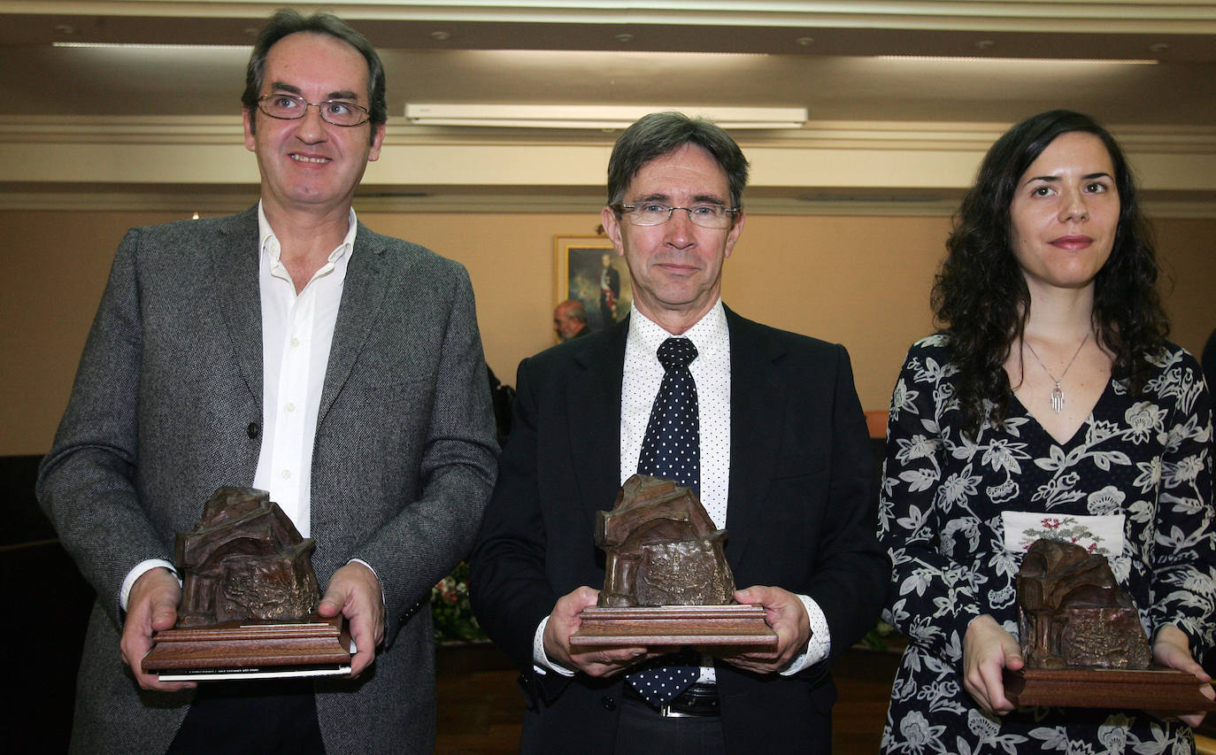 Ricardo Bellveser (centro), con los otros premiados del certamen Gil de Biedma de Segovia de 2008. 
