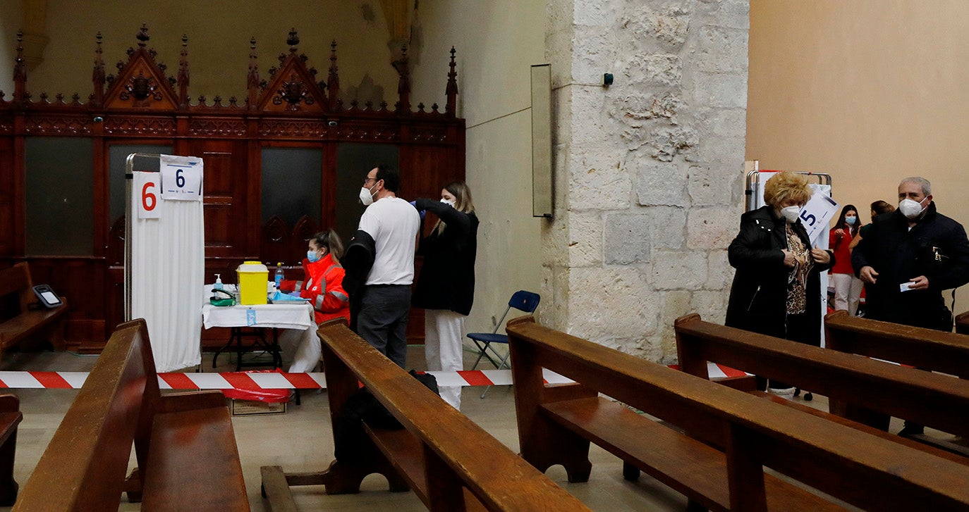 Primer día de vacunación en la Iglesia de San Francisco