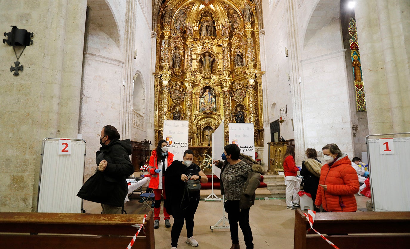 Primer día de vacunación en la Iglesia de San Francisco