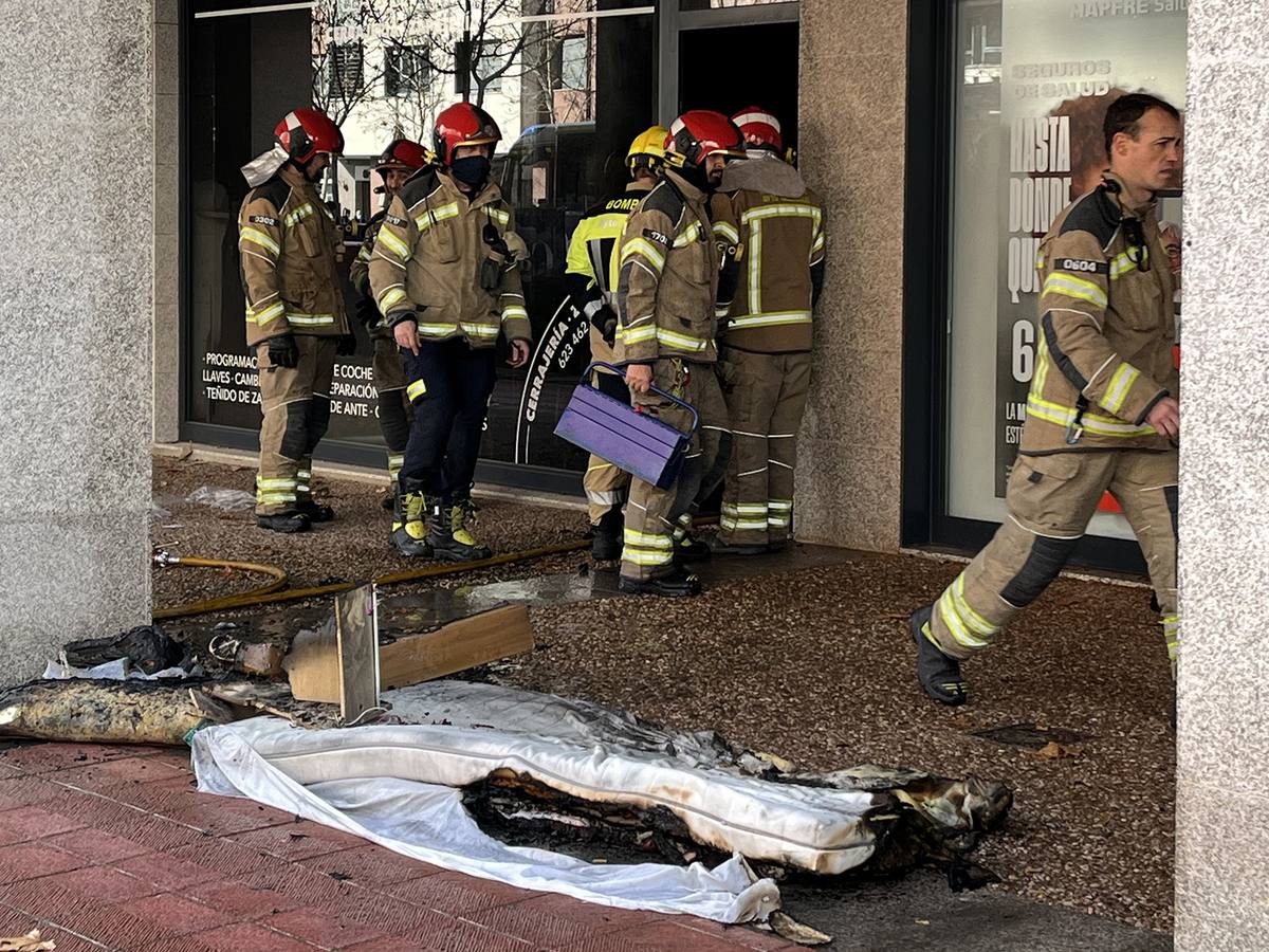 Fotos: Incendio en un local de la calle Monasterio de Yuste de Valladolid