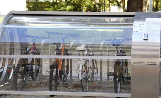 Aparcamiento cerrado para bicicletas en Palencia.