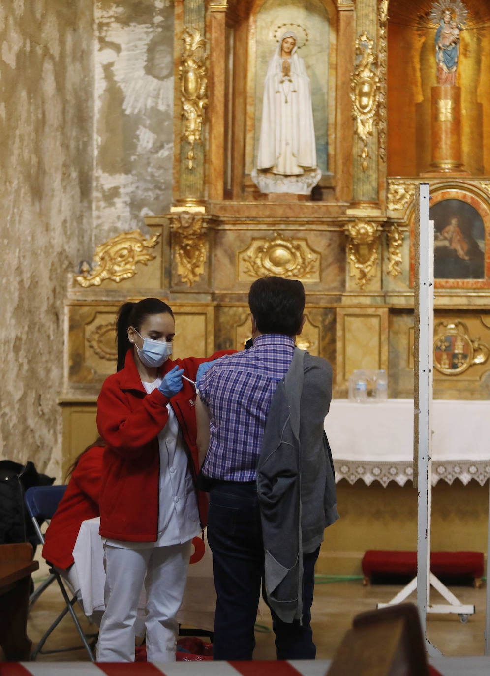 Fotos: La iglesia de San Francisco se entrega a la vacunación de la tercera dosis