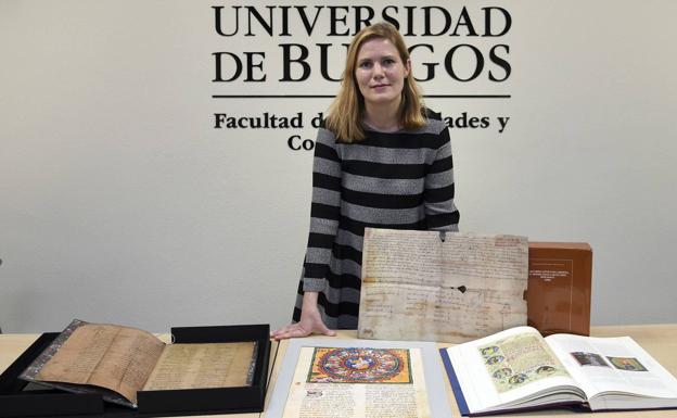 La profesora Serma, en su despacho de la Facultad de Humanidades de la Universidad de Burgos. 