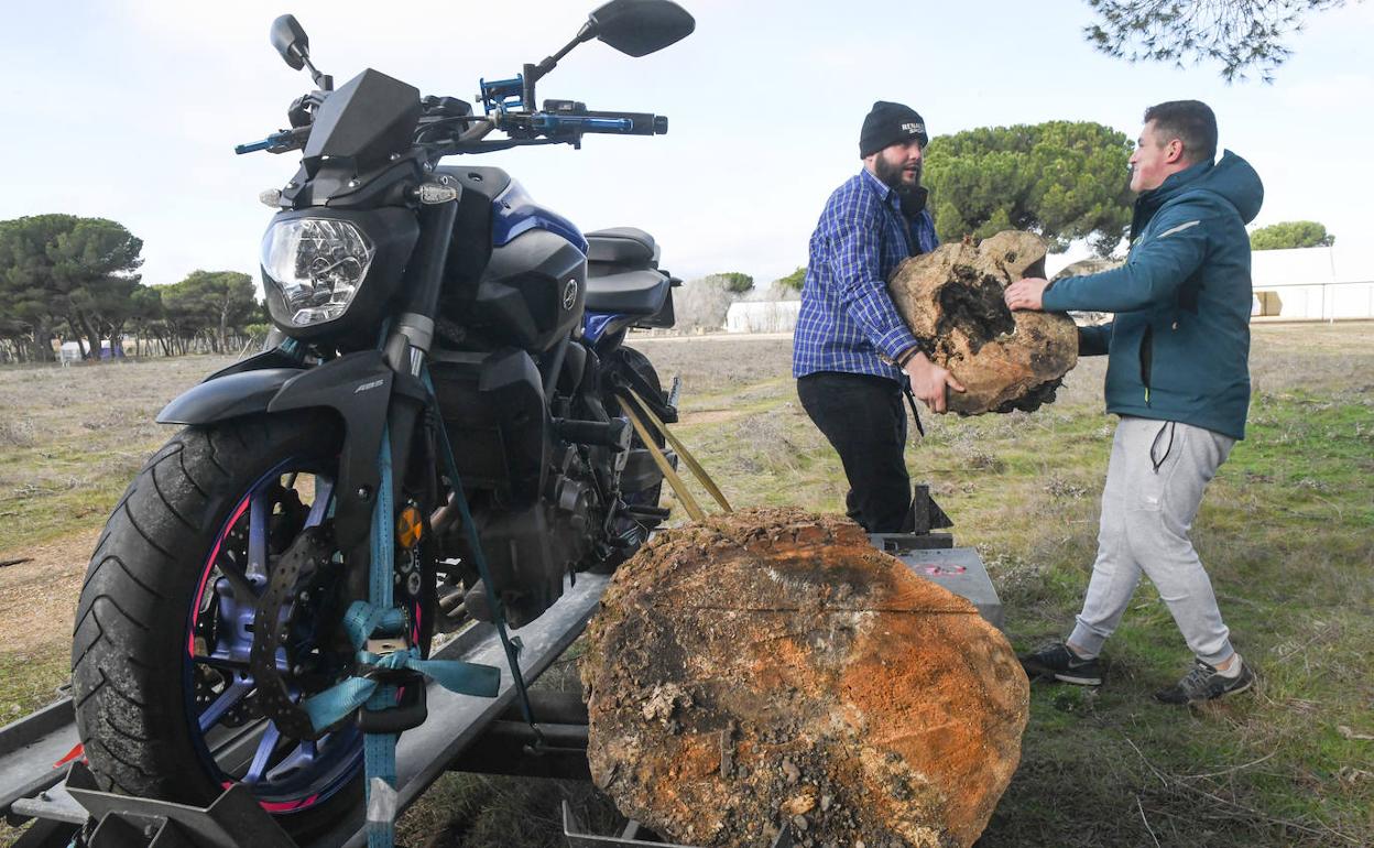 Los primeros moteros comenzaron ayer a acopiar leña y a instalar las carpas de sus campamentos. 