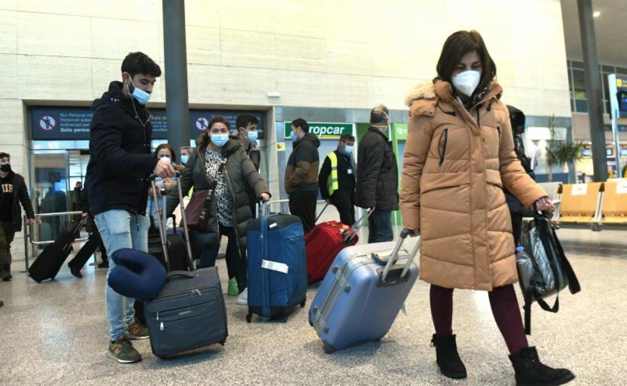 Llegada de viajeros al aeropuerto vallisoletano, 