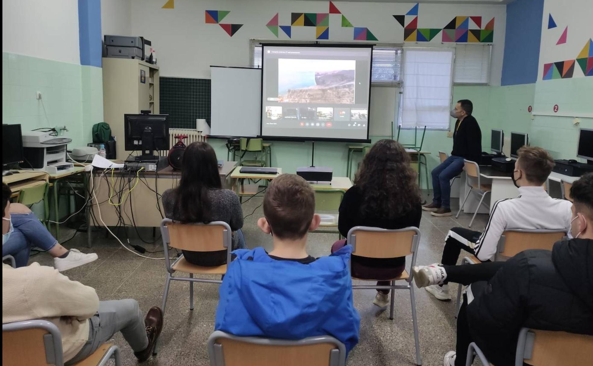 Conexión entre los alumnos de la Cooperativa Alcázar y la Antártida.