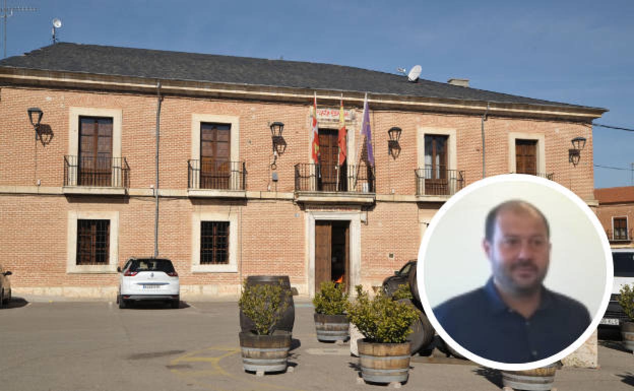 Ayuntamiento de La Seca. A la derecha, David Rivera, hasta el martes teniente de alcalde. 