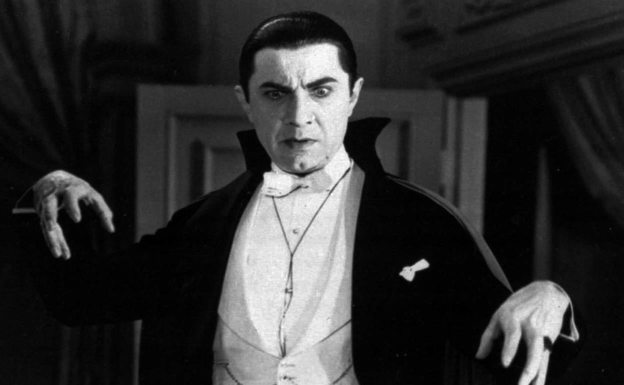 Bela Lugosi, actor norteamericano, caracterizado de Drácula en la película del mismo nombre.