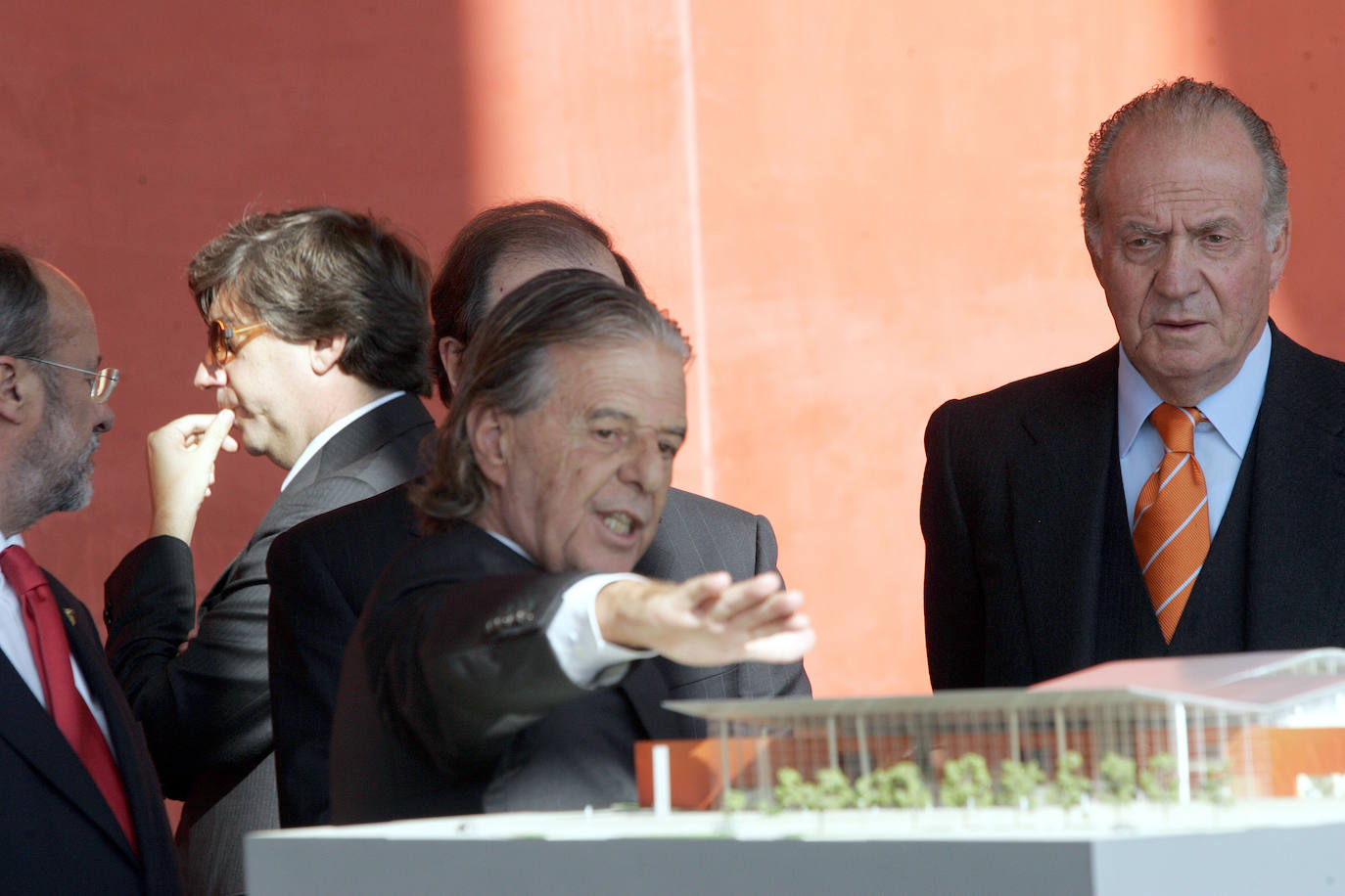 Bofill explica el proyecto del Centro Cultural Miguel Delibes a los reyes Don Juan Carlos y Doña Sofía