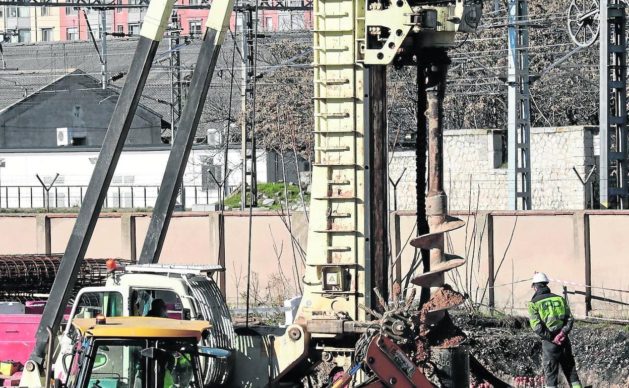 Obras entre el túnel de Labradores y la calle Panaderos para el nuevo paso subterráneo licitada por varias administraciones.