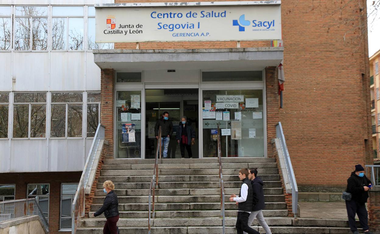 Entrada al centro de salud de Santo Tomás, en la capital segoviana. 