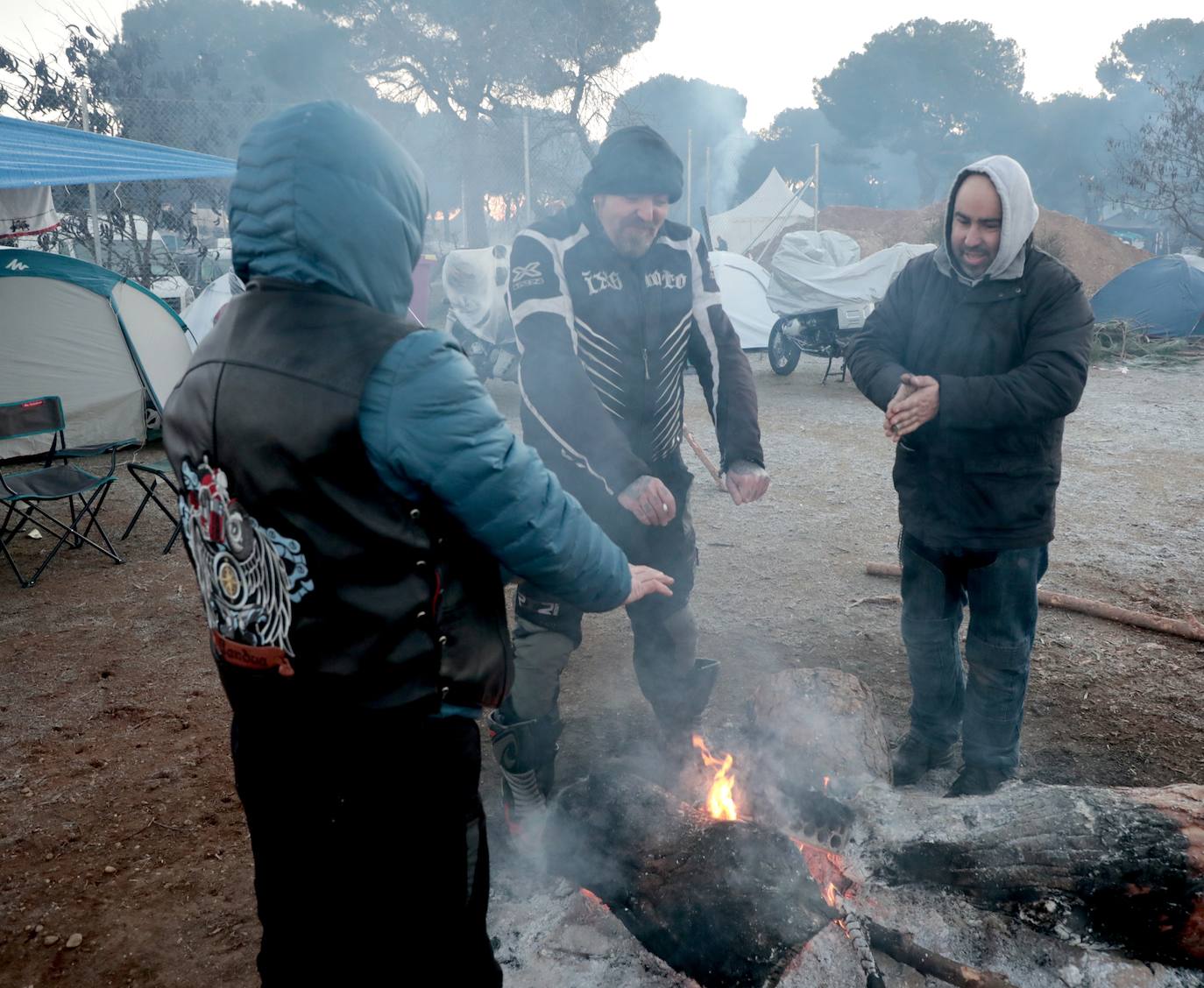 Fotos: Heladas y primeros rayos de sol en la jornada del sábado de Pingüinos (2/2)