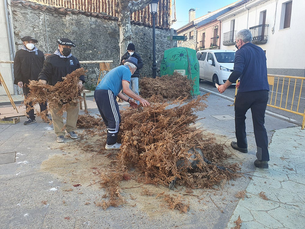 Linares de Riofrío y Las Casas del Conde celebran su tradicional matanza para disfrute de vecinos y visitantes 