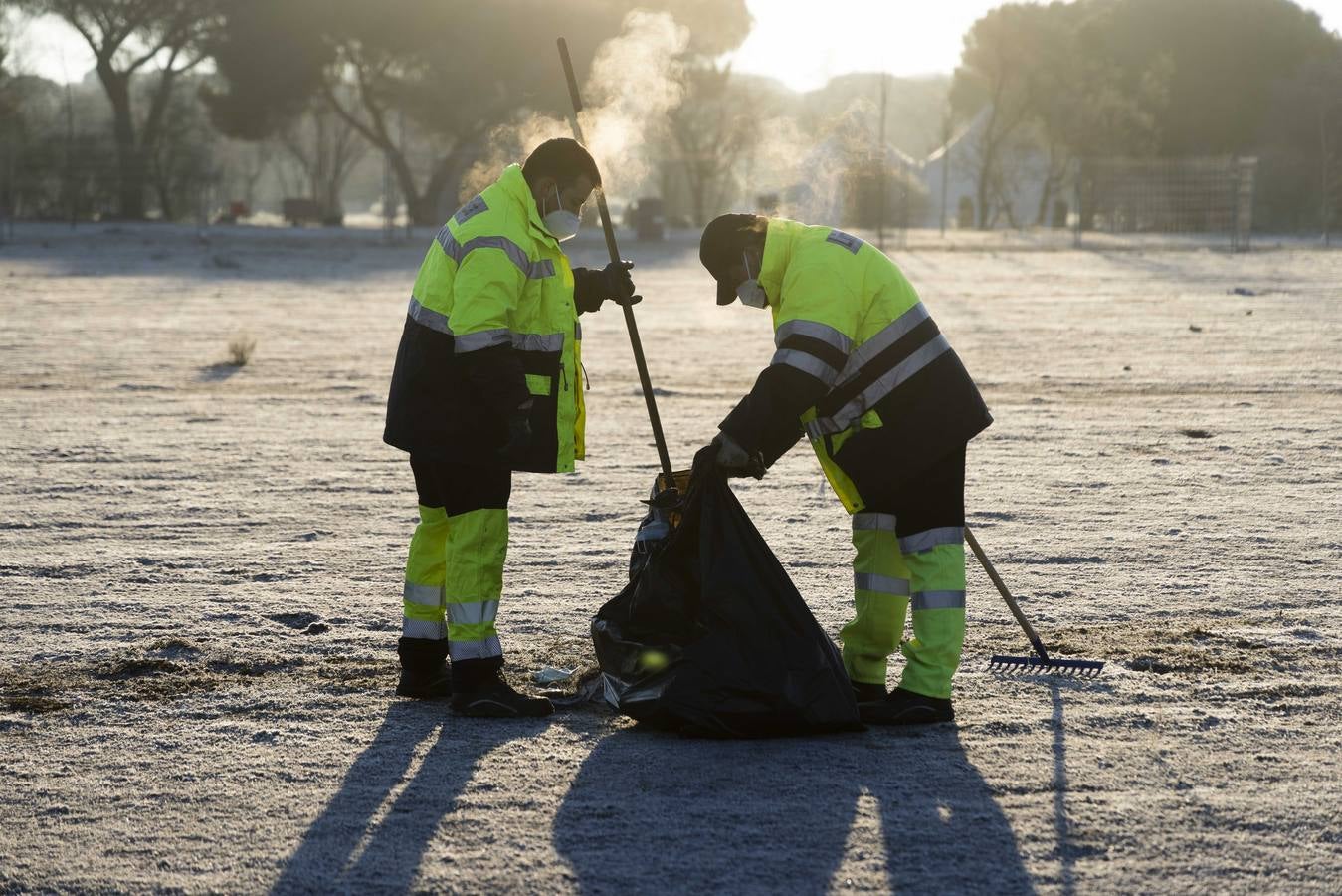 Fotos: Trabajos de limpieza de la antigua Hípica tras el paso de Pingüinos